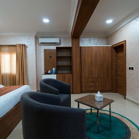 Phoenicia Suites Wupa Экстерьер фото