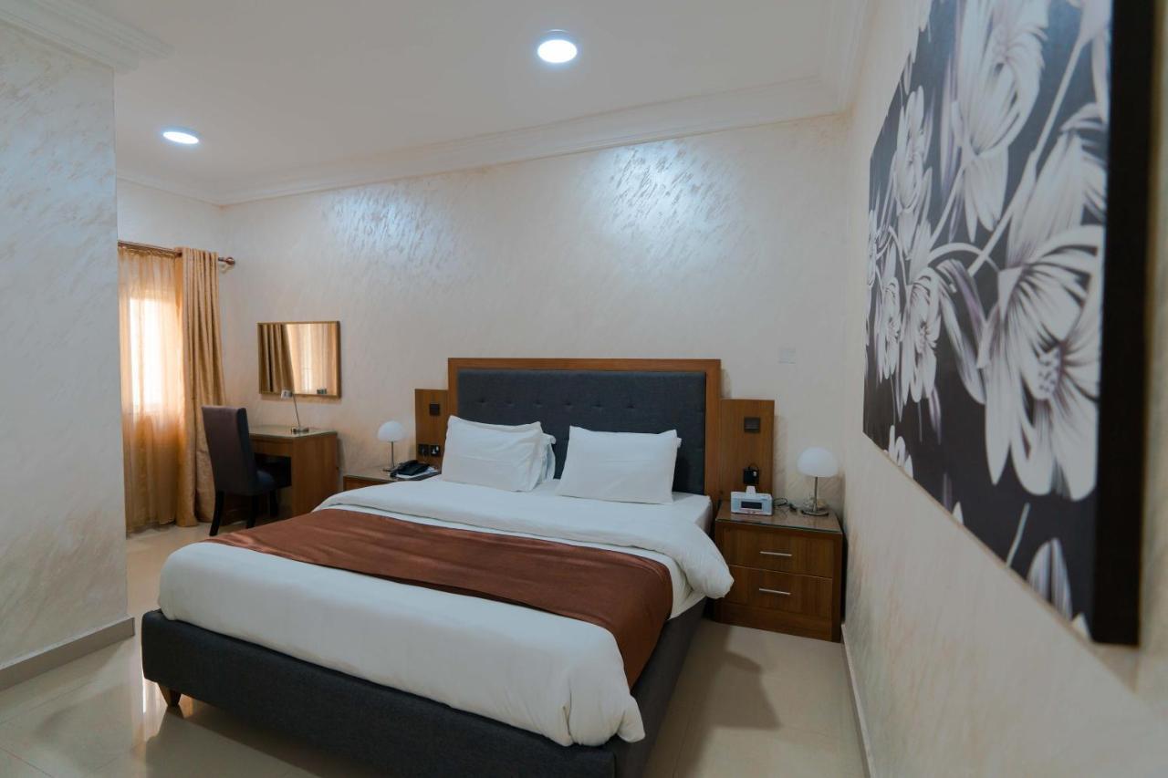 Phoenicia Suites Wupa Экстерьер фото