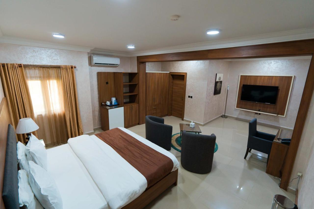 Phoenicia Suites Wupa Экстерьер фото