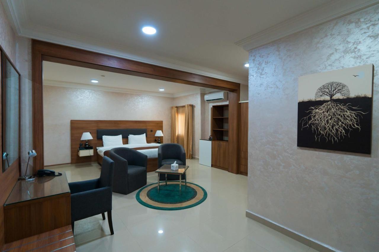 Phoenicia Suites Wupa Экстерьер фото