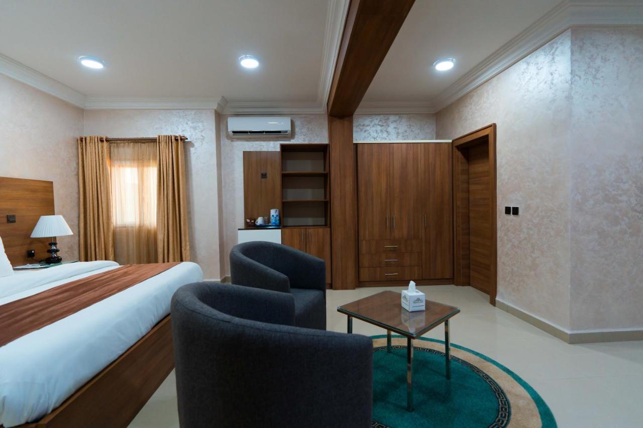 Phoenicia Suites Wupa Экстерьер фото